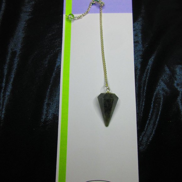 Labradorite Gemstone Dowsing Pendulum Meditation Tool - Picture 2 of 4